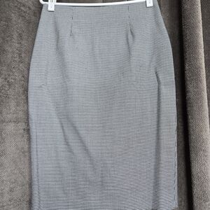 le chateau Black and White Houndstooth Pencil Skirt
